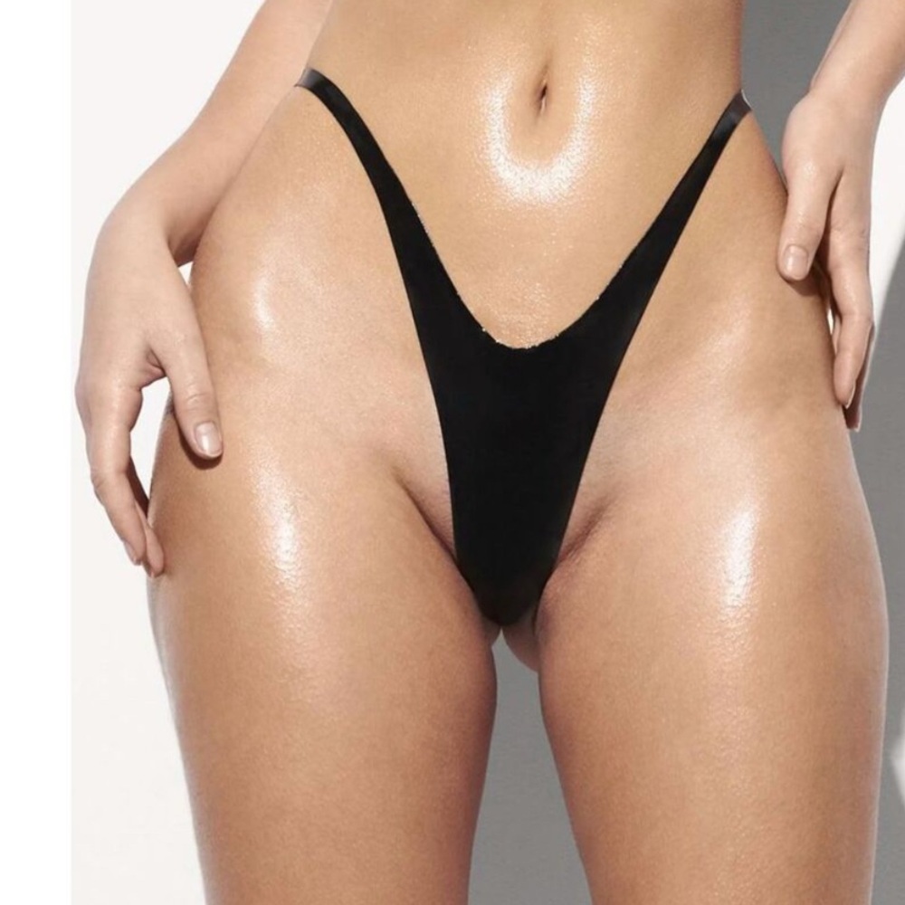 Black High-Cut Latex Bottom